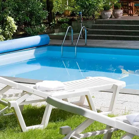 مركيور دوسلدورف نويس 4* نيوس