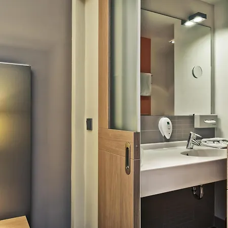 فندق مركيور دوسلدورف نويس