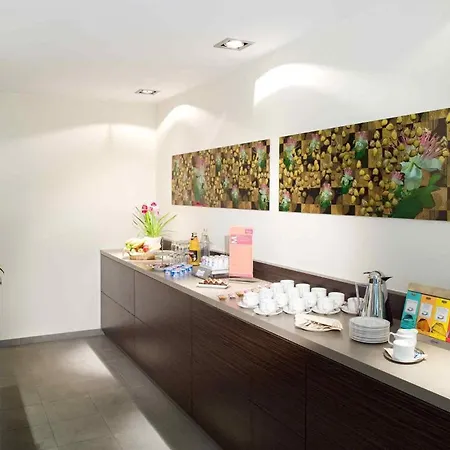 مركيور دوسلدورف نويس 4* نيوس