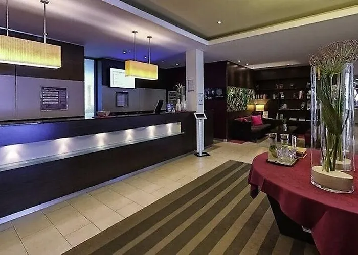 酒店 杜塞尔多夫诺伊斯美居酒店 4*