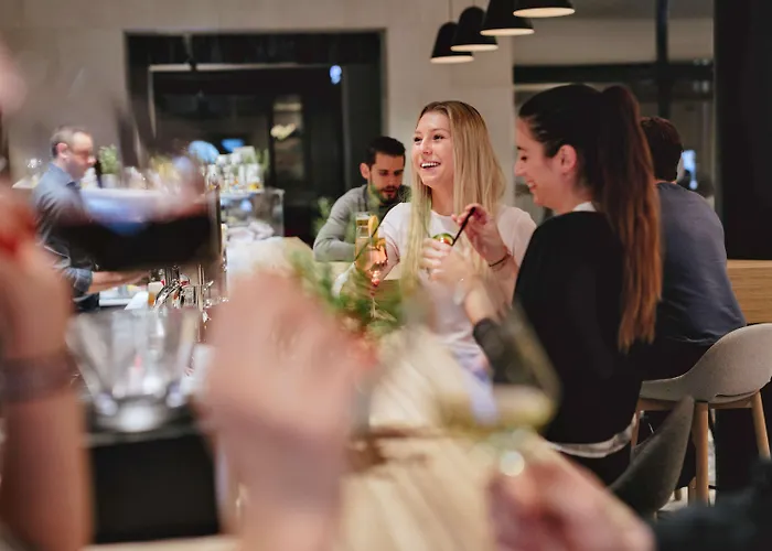 酒店 杜塞尔多夫诺伊斯美居酒店 4*