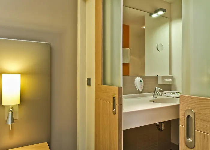 杜塞尔多夫诺伊斯美居酒店 酒店