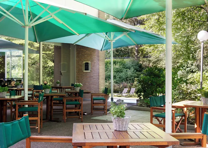 杜塞尔多夫诺伊斯美居酒店 4*